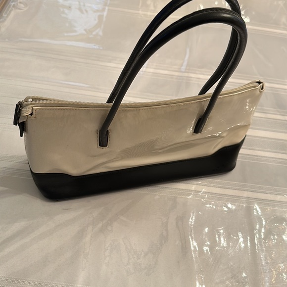 Vintage Black & white shiny pocketbook - Picture 9 of 11